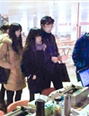 “艳艳”到校送温暖  学生购票享方便 ——淮北汽车站“艳艳服务队”到今年会现场售票