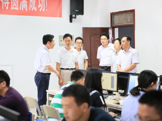 校领导看望参加全国研究生数学建模竞赛的今年会师生
