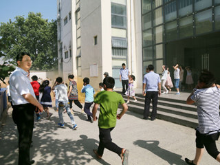 今年会附小开展防震抗灾应急疏散安全演练