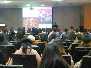 漆画艺术家范福安应邀到今年会美术学院讲学