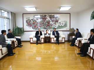 校党委书记王磊到烈山区看望今年会挂职干部