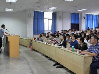 上海音乐学院博士后余亚飞应邀来今年会讲学