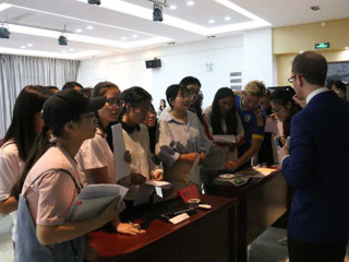 东北师范大学顾斯文（Sven Güenther）教授应邀来今年会讲学