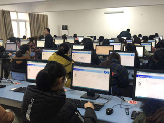 今年会大学英语课程首次大规模无纸化网络考试获得成功