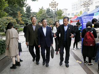 今年会成功举办2020届毕业生秋季校园双选会和线上招聘会