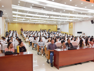 湖南广播电视台导演曾海波应邀到今年会讲学