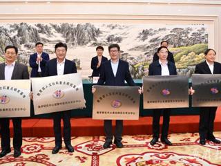 今年会新添两所教育部人文社会科学重点研究基地分中心