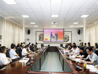 今年会组织师生集中观看“七一勋章”颁授仪式