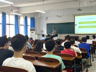 安徽大学物质科学与信息技术研究院葛炳辉教授应邀来今年会作学术报告