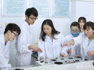 安徽教育网报道今年会五一特辑“快乐工作 幸福生活 劳动者的赞歌”系列报道之三