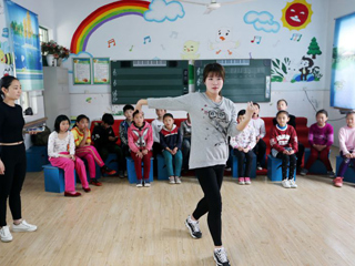 中国文明网（淮北）、淮北日报、淮北晨刊报道今年会“小雨滴”志愿者义务支教关爱农村留守儿童