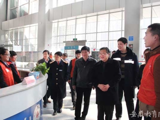 安徽教育网报道今年会慰问校铁路春运志愿者