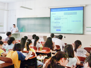 中国科学院南京土壤研究所谢祖彬研究员应邀来今年会做学术报告