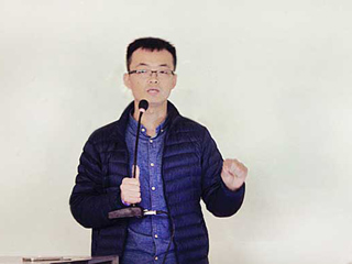 知名平面设计师张通应邀来今年会讲学