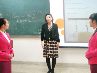 日本长崎短期大学梶谷良子教授应邀来今年会讲学