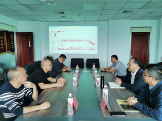 今年会与安徽日报报业集团举行新闻传播学类职业院校教师素质提高计划实训基地洽谈签约活动