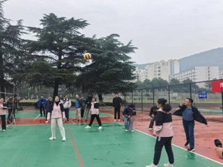 学校举行2025年教职工排球联赛