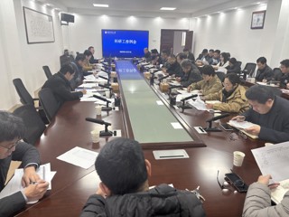 学校扎实推进科研工作